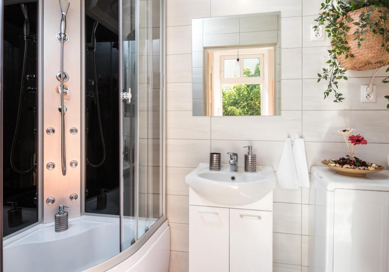 Cracow Best Location Apartment With Garden By Cozyplace คราคูฟ ภายนอก รูปภาพ
